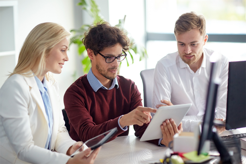 business-team-with-tablet-pc-at-office .jpg